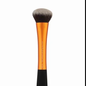  - Säljer denna borste från real techniques för jag har ingen användning för den längre. Kan frakta eller mötas upp!