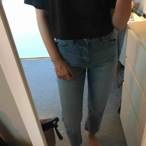  - Snygga, helt oanvända mom jeans!💕