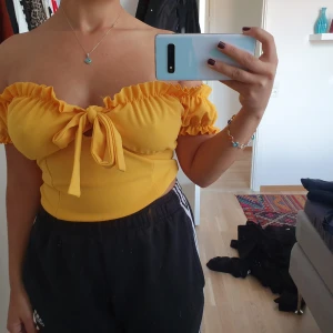  - Jätte fin blus från missguided aldrig använt, sitter som en smäck :) 