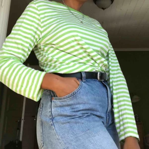  - Randig tröja i bra skick storlek L.  60kr + 42kr frakt