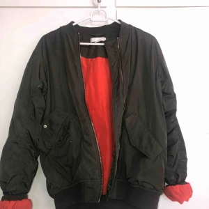  - Bomberjacka ifrån H&m. Väldigt fint skick 100 kr + frakt