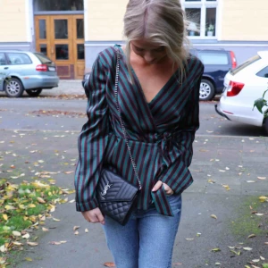  - Storlek XS/S omlott blus från ZARA. Oanvänd förutom denna bild 