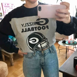  - Croppad sweat inköpt second hand  50kr frakt 