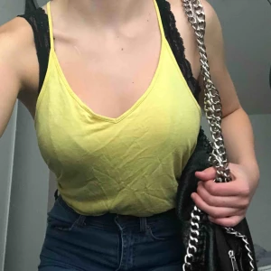  - Snyggt gult knappt använd löst linne från Filippa k.