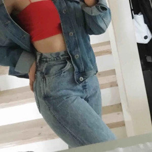  - Jag säljer ett par retro ’mom-jeans’ från märket Lee, köpta på beyond retro för ungefär två år sedan. Storlek xs. Köparen står för frakt och betalningen sker via swish.☺️🦋