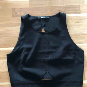  - Oanvänt linne!! Cool rygg