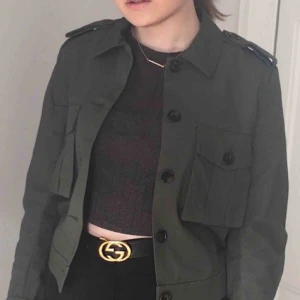  - Militärjacka endast använd ett fåtal gånger! Frakt på 36kr tillkommer :) 