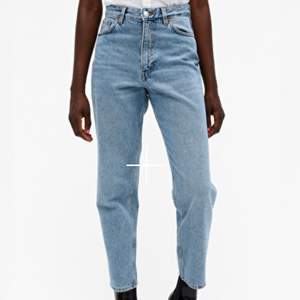 Monki jeans modellen taiki, storlek 24💕 säljer de då jag inte använder de men de har väldigt bra passform, speciellt över rumpan!! Köparen står för frakten:)