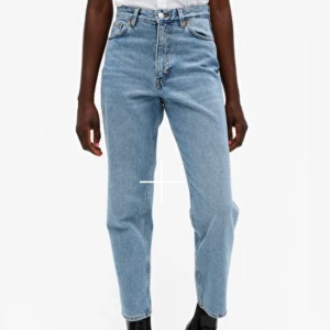 Monki taiki jeans - Monki jeans modellen taiki, storlek 24💕 säljer de då jag inte använder de men de har väldigt bra passform, speciellt över rumpan!! Köparen står för frakten:)