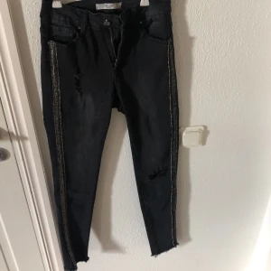 Byxor från raglady, strl 34/36 - Byxor från raglady, fina detaljer på sidan och ett skönt material