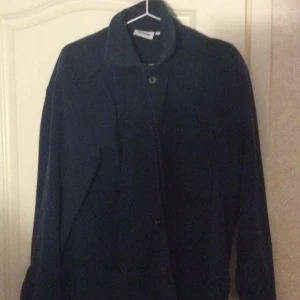 Weekday jacka mysig, skön o snygg! (min ipad har helt keff kamera) - Sitter skönt o lagom på mig som är drygt 180