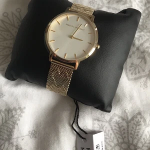 Rebecca minkoff klocka - Ny oanvänd klocka från rebecca minkoff 1500kr
