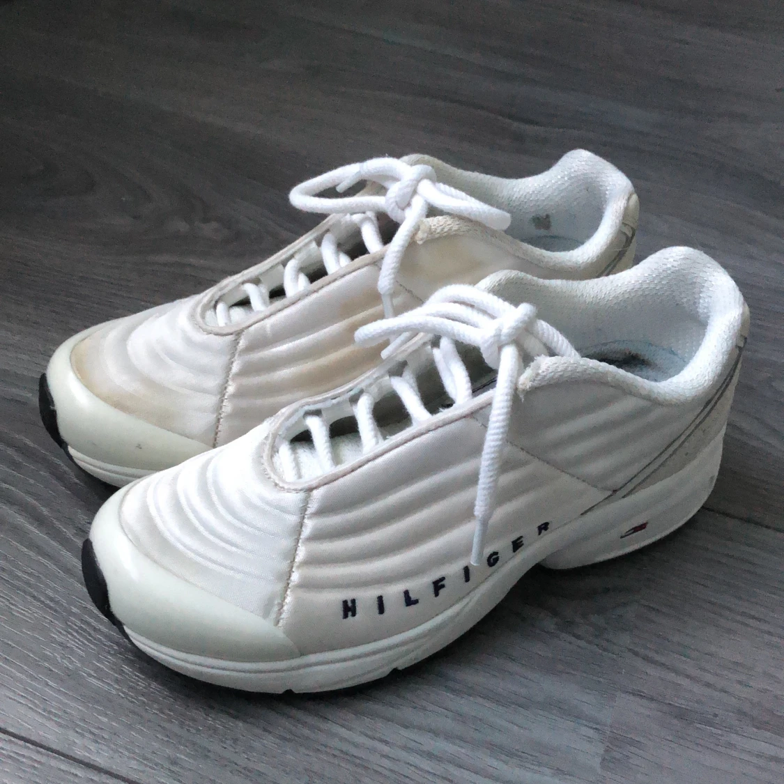 Tommy Hilfiger Sneakers  - 90