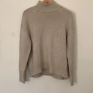 Stickad tröja  - Fint skick