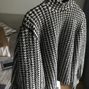 Sweatshirt, Zara , Size M - Sweatshirt Zara