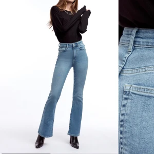 Gina Tricot jeans - Säljer dessa populära jeans från Gina Tricot ”meja flare jeans”. Nyskick. Nypris är 500kr. Säljer för 180kr. Storlek 36