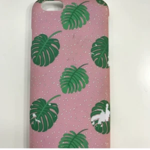 Skal från glitter - Ett slitet skal från glitter men det är inte trasigt eller så. Till iPhone 6 s.