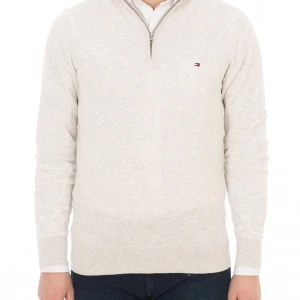 Tommy hilfiger structured zip tröja L  - Oanvänd endast provad. Storlek Large. Inköpt på careofcarl.se för 1499kr. Hämtas i Borås kan även skickas mot frakt kostnad 63kr 