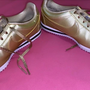 Nike - Nike golden shoes. Been used once for 2 hours. Size 4 