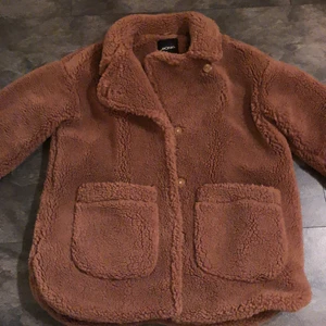 Jacka  - Stor mysig jacka från Monki, bud 300
