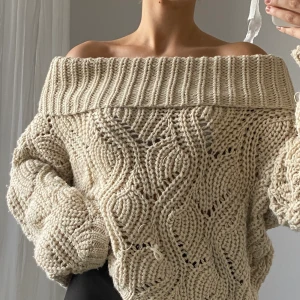 Stickad tröja  - En stickad tröja i storlek S 