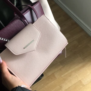 Bershka - Ljusrosa väska. Aldrig använt 