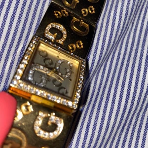 Guess klocka  - Klocka ifrån Guess , (storlek är osäkert, var tvungen att skriva 0)