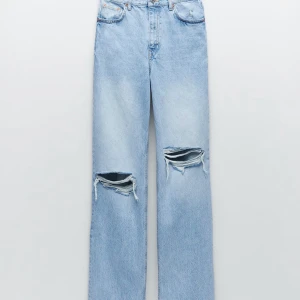 Zara jeans bootcut wide fit  - Helt nya skitsnygga jeans från Zara, beställde två i olika strl men glömde returnera därav ett par jeans över! Strl 36