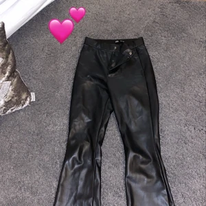 Skinnbootcut - Skinnbootcut byxor!! Supersnygga från Zara 💕