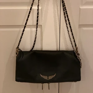 Zadig & Voltaire  - Zadig väska i fint skick! Kvitto och Dustbag finns. Kontakta mig för fler bilder😊 1300 ink frakt!