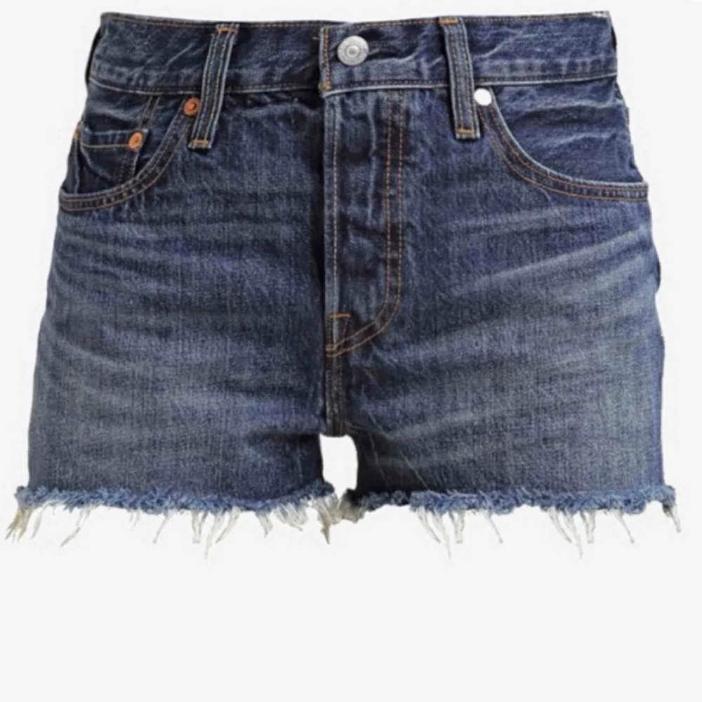 Ett par schyssta shorts som är i ett bra skick. Säljs pågrund av att dom är för små. Pris kan diskuteras😊. Shorts.