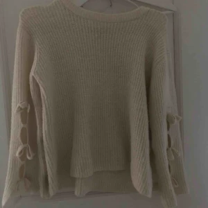  - Super fin tröja, har i strl S & Xs, så skynda fynda. Priset är inkl frakt! Kom ihåg pengarna som kmr in går t cancer fonden. 