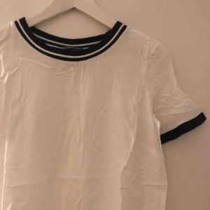  - Blus från Tommy hilfiger