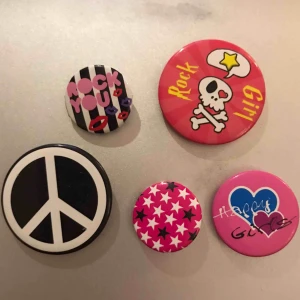  - 🎱 Coola pins, köp 1 för 5kr eller alla för 20kr (frakt kostar 10kr) 🎱