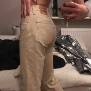  - WOW! IGGY JEANS, inköpta på från ö till a för ca 2 år sedan. Värde 800 SEK, finns bara ett par av dessa jeans, sjuukaaa ✨✨🦋🔮