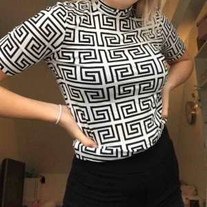  - svincool mönstrad t shirt!