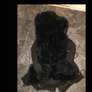  - Jävligt snygg jacka möts upp i Uddevalla , Stockholm .