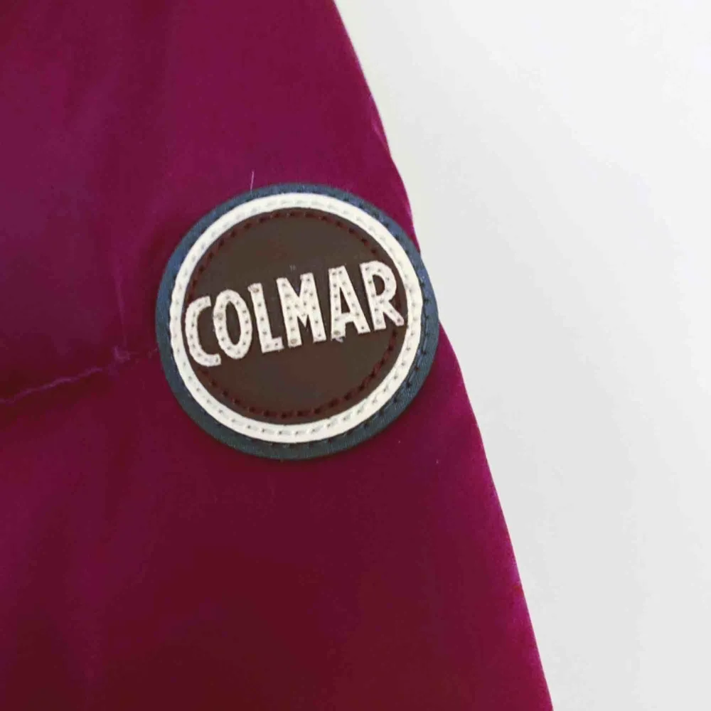 Säljer min Colmar jacka pga att den inte längre passar! Använt den ett fåtal gånger och är i superfint skick. Storleken är mer som en S :). Jackor.