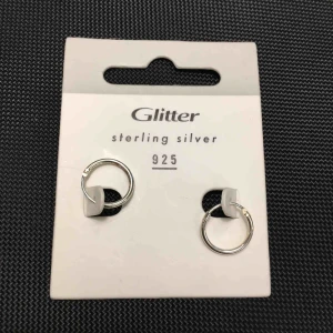  - Helt oanvända silverörhängen 