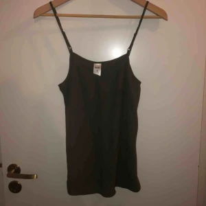  - 🌟 (militärgrön)