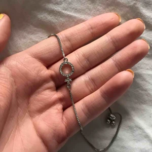  - Sött armband med kvinnosymbol🥳🤩