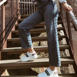  - Jeans från ginatricot! Super snygga. Står storlek 34 men skulle säga s då jag har det!!