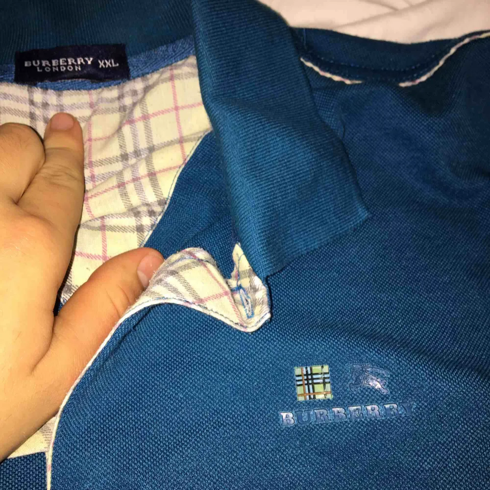 Burberry pike ovanlig att hitta bra skick Xxl men passar S/M. Skjortor.