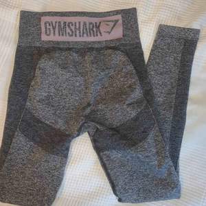 Gymshark high waisted flex leggings! Använda max 5 gånger, superbra skick!😍 köparen står för frakten! Köpta för 600kr + frakt😌