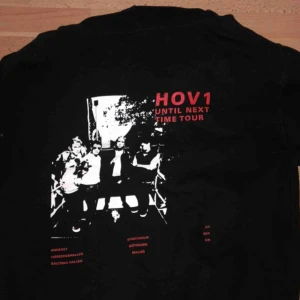  - Hov1 hoodie💓 Super fint och är verkligen super snygg💓 Storlek S men passar även M🥰 Har själv S/M o sitter finfint på mig!  Frakten inkl i priset! Hör av dig för frågor💛