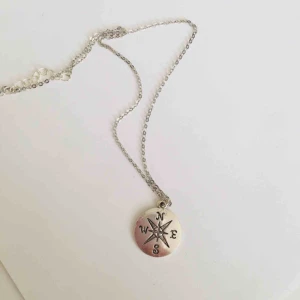  - Justerbart halsband från 39-47 cm långt.🏜 Nickelfritt   