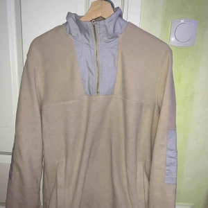  - KIOMI flis strl M, använd en gång och är lite för liten för mig tyvärr!  Köparen står för frakt 