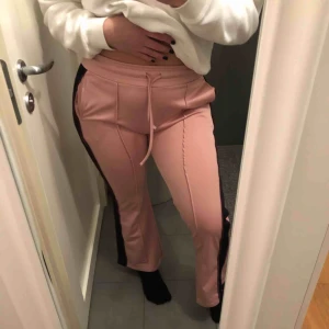  - Aldrig använda, sköna byxor i polyester