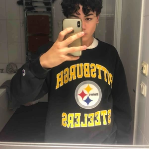  - Oversized, Vintage Champion Crewneck från hockeylaget steelers! Kom Dm om du vill få fler bilder ext. 
