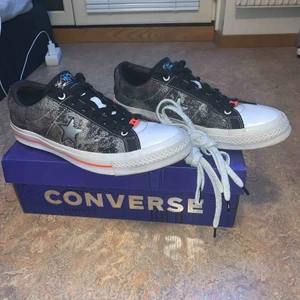  - Converse x sad boys  Skick: 8/10 Alla tillbehör finns Kvitto finns om man vill se 💘 